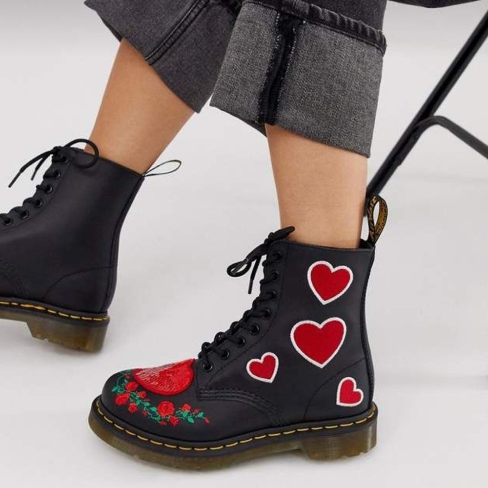 DOC MARTENS 1460 Valentine remix w/Sequin Heart appliqué’s /Embroidered Roses - Picture 4 of 14